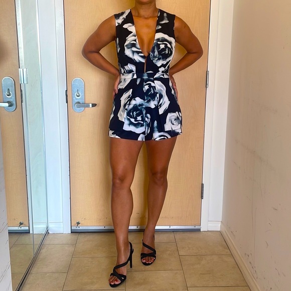 Lulu’s B/W Floral Sexy & Sophisticated Romper - Picture 9 of 14